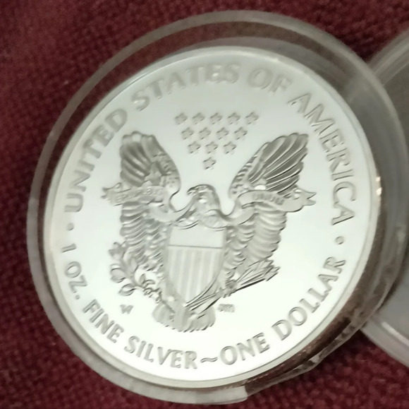 1 ounce of fine silver"SlLVER EAGLE' Coin - Picture 2 of 12
